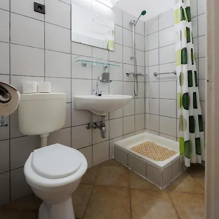 לינה וארוחת בוקר Balaton Panzio