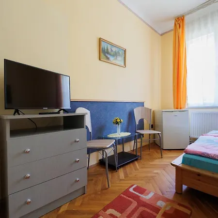 Balaton Panzió Bed and breakfast