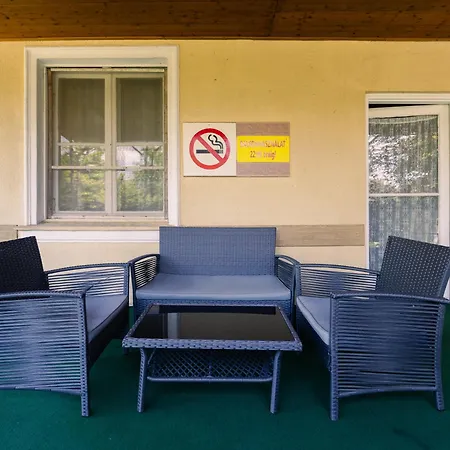 לינה וארוחת בוקר Balaton Panzio 3*