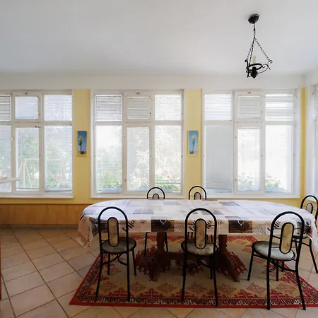 Balaton Panzio לינה וארוחת בוקר 3*