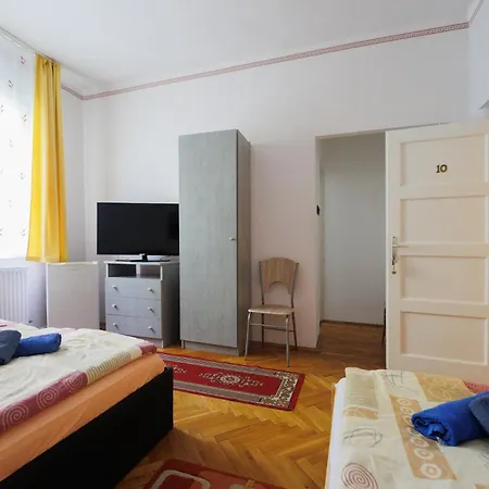 Balaton Panzio לינה וארוחת בוקר שיופוק